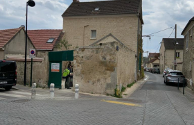 Voici une dépose de crépis création de joint de pierre  bouchardage des pierres plus hydrofuge incolore à Auvers-sur-Oise